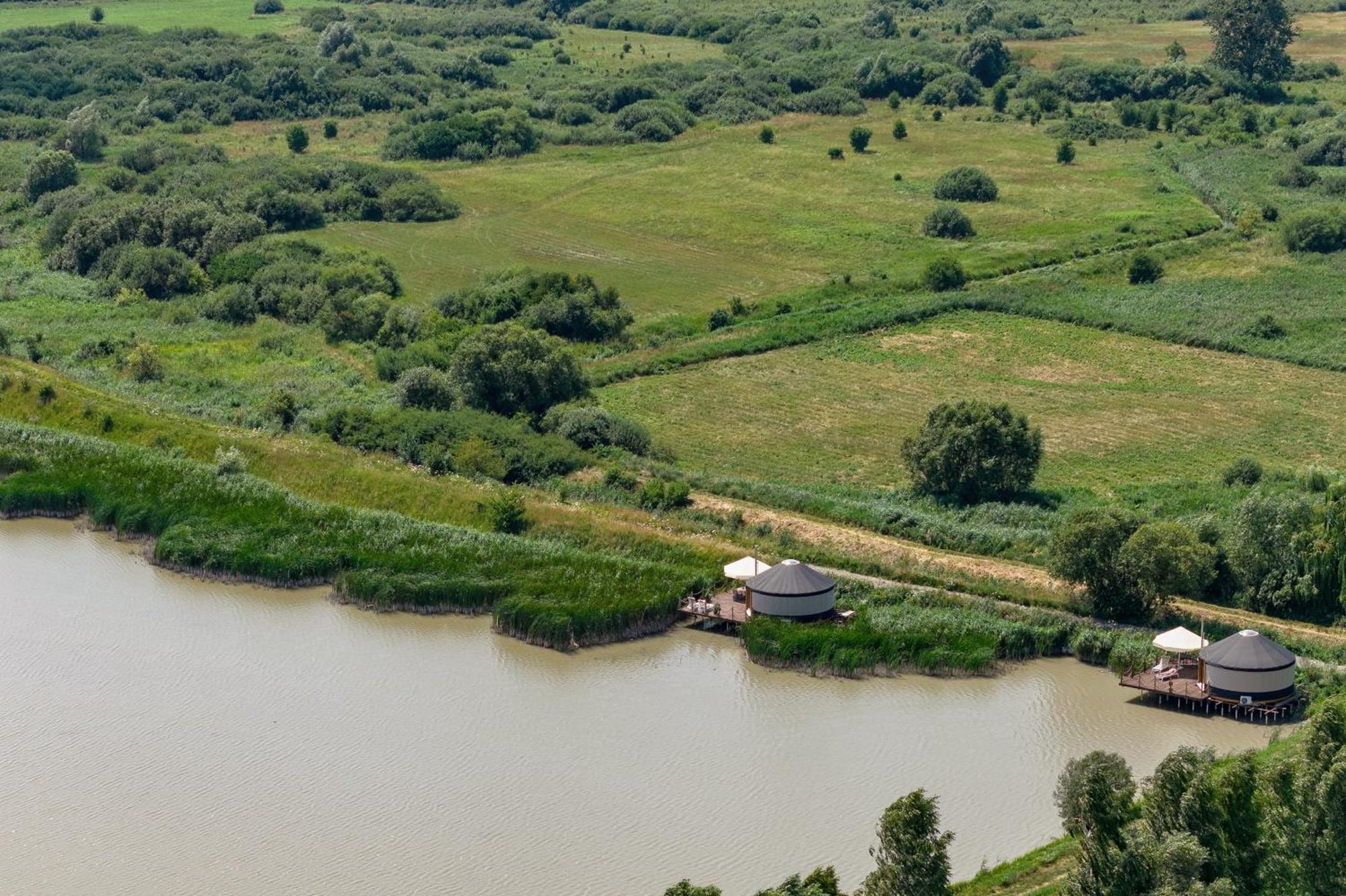 Chatka Pradziadka I Jurty Na Wodzie Pokrowka Exterior foto